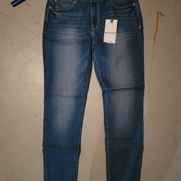 WallFlower Jeans The Ultra Fit Skinny - Picture 3 of 3